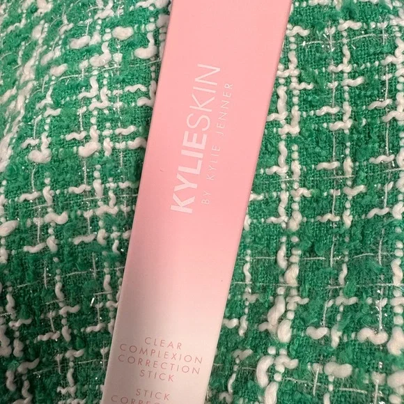 Bundle! Kylie Kylieskin Cosmetics Skincare Lot 4 piece IN BOX NEW - Picture 12 of 15